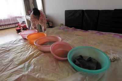 长白楼上漏水，住户失联，小区没物管，业主维权难！律师来支招……